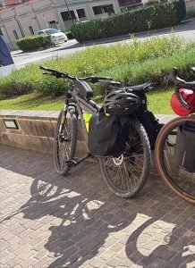 bici cicloturismo Lola avventura pronta per esplorare Italia Europa